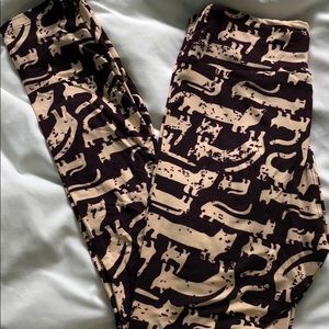 LulaRoe OS Leggings Maroon & Cream Cats